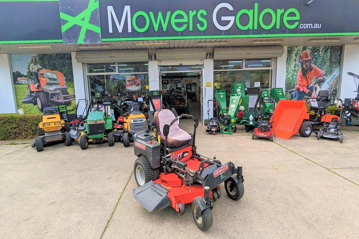 Gravely ZT44HD 44' Deck Zero Turn Mowers Galore