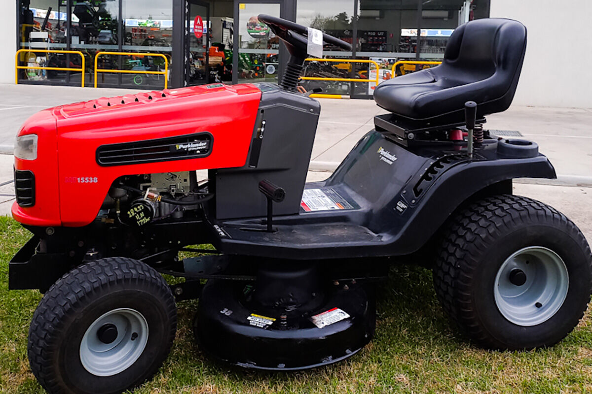 Parklander 38" Lawn Tractor MT15538 Mowers Galore