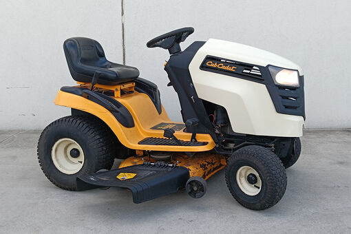 CUB CADET 42andquot SECONDHAND RIDE ON