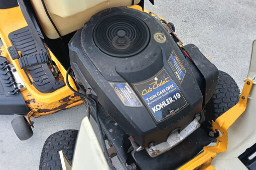 CUB CADET 42andquot SECONDHAND RIDE ON