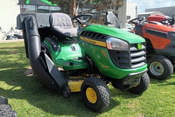 John Deere D140 Ride-On Mower w/Catcher (Drysdale)